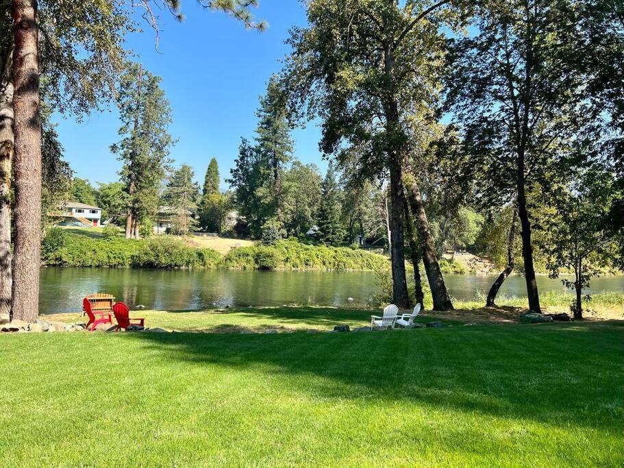 Deluxe Cabin 1 - Rogue River Resort グランツ・パス エクステリア 写真