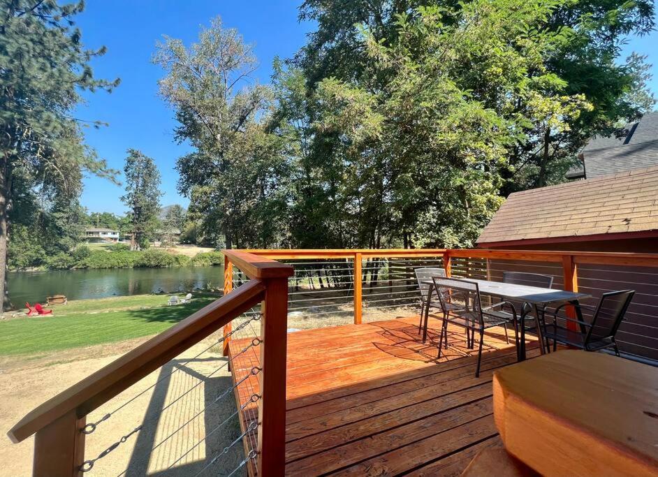 Deluxe Cabin 1 - Rogue River Resort グランツ・パス エクステリア 写真